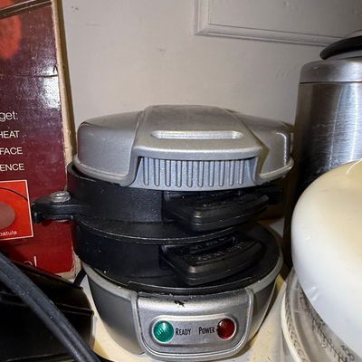 Sale Photo Thumbnail #1167: Hamilton Beach Breakfast Sandwich Maker