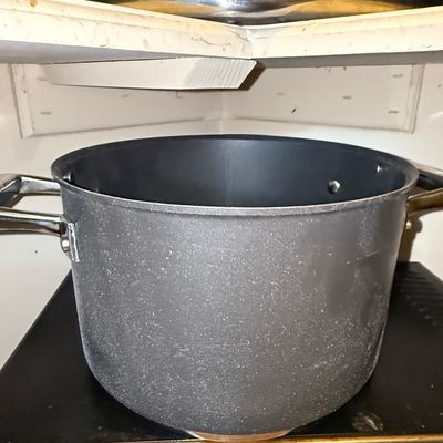 Sale Photo Thumbnail #734: Calphalon Contemporary Nonstick Stock Pot