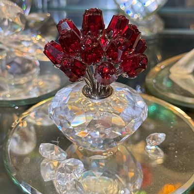 Sale Photo Thumbnail #358: Swarovski Crystal Vase of Red Roses (2002 SCS 15th Anniversary Edition)