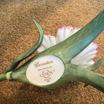 Sale Photo Thumbnail #701: Lenox Fine Porcelain Carnation Sculpture