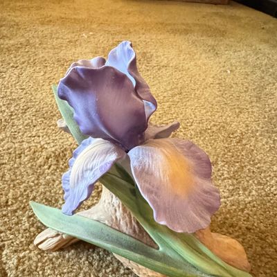 Sale Photo Thumbnail #686: Vintage 1984 Andrea by Sadek Purple Mere Iris Porcelain Figurine