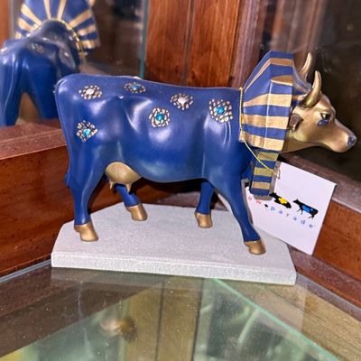 Sale Photo Thumbnail #940: CowParade 'Tutancowmon' Figurine