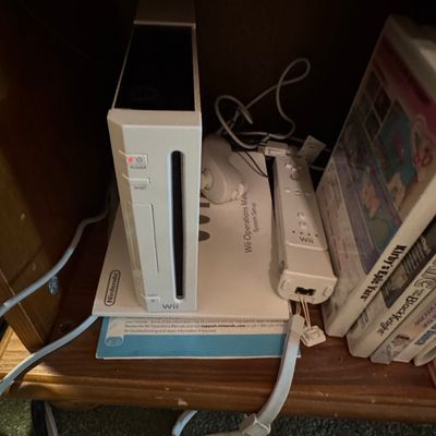 Sale Photo Thumbnail #612: Nintendo Wii Console (RVL-001) Bundle