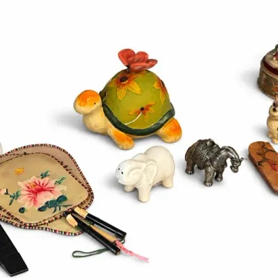Hutch Accessories And Mixed Decorative Figures
