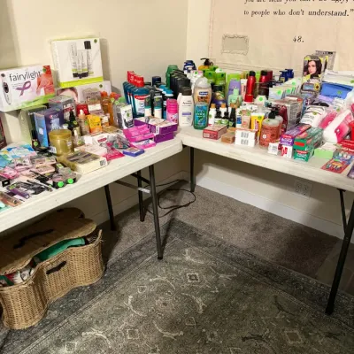 Sale Photo Thumbnail #10: Large assortment of toiletries, cosmetics, and personal care products!