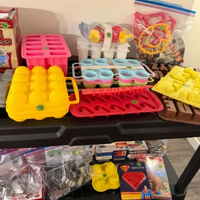 Sale Photo Thumbnail #24: Lots of fun vintage kitchen items!
