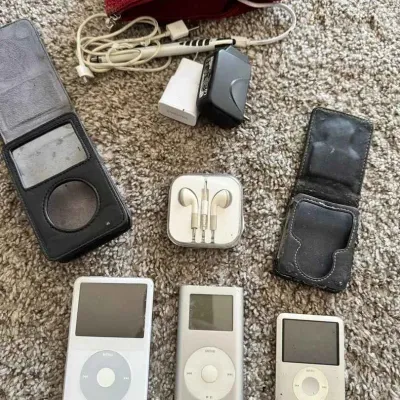 Sale Photo Thumbnail #172: Sw269 vintage ipod classic ipod nano models with earbuds
