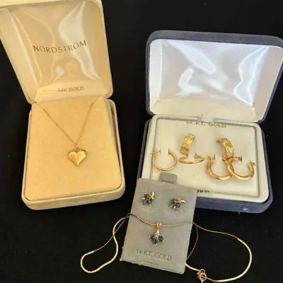 Sale Photo Thumbnail #7: Sw207v 14 kt necklaces and earrings