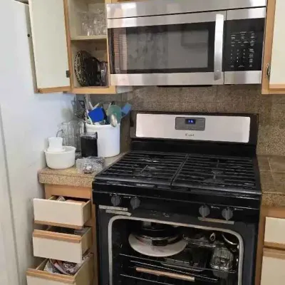 Sale Photo Thumbnail #199: Sw300 kitchen items