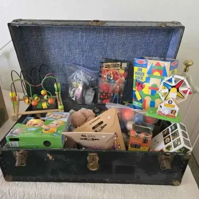 Sale Photo Thumbnail #67: Sw147 vintage toys in vintage trunk