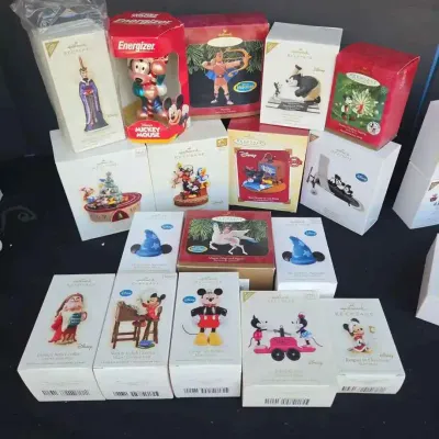 Sale Photo Thumbnail #113: Sw199 hallmark keepsake christmas disney 1