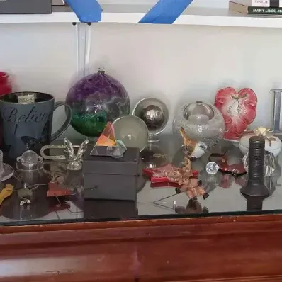 Sale Photo Thumbnail #153: Sw250 assortment of collectable items