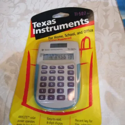 Sale Photo Thumbnail #271: 1 Cannon LC-22 (battery operated), 1 Texas Instruments TI507+, 1 Sharp EL-243LB, see pictures