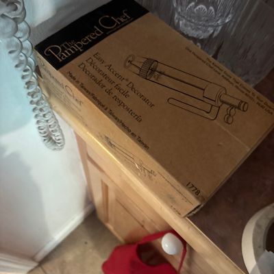 Sale Photo Thumbnail #125: Pampered chef 