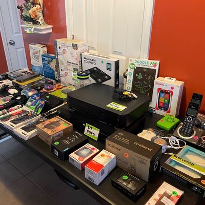 Sale Photo Thumbnail #34: Electronics section