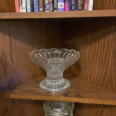 Sale Photo Thumbnail #24: More glassware in vases