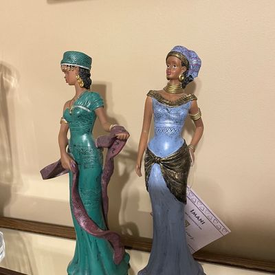 Sale Photo Thumbnail #19: Figurines