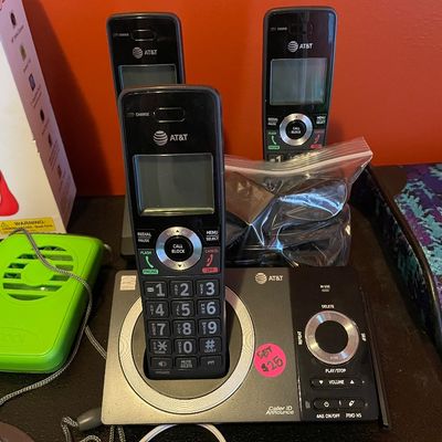 Sale Photo Thumbnail #46: AT&T HOUSE phones