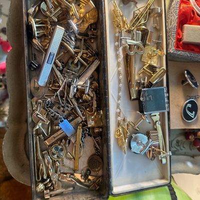 Sale Photo Thumbnail #73: Vintage men's accessory lot featuring assorted tie clips, cufflinks, collar pins, and small jewelry housed in two lined presentation boxes.
