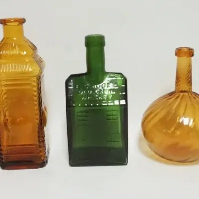 Sale Photo Thumbnail #34: 1034	CONTEMPORARY COLONIAL STYLE GLASS FLASKS & BOTTLES, TALLEST APPROXIMATELY 10 IN HIGH																																																																																																																																																																						