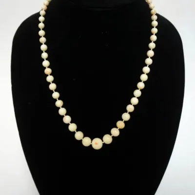 Sale Photo Thumbnail #43: 1043	14K CLASP GLASS BEAD NECKLACE, APPROXIMATELY 19 IN L																																																																																																																																																																																																						