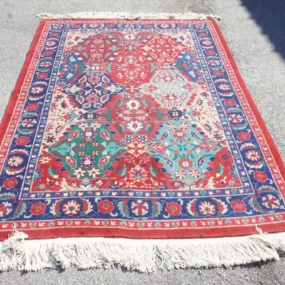 Sale Photo Thumbnail #185: 1184	WOOL WOVEN RUG, APPROXIMATELY 7 FT X 5 FT																																																																																																																																																																																																																	