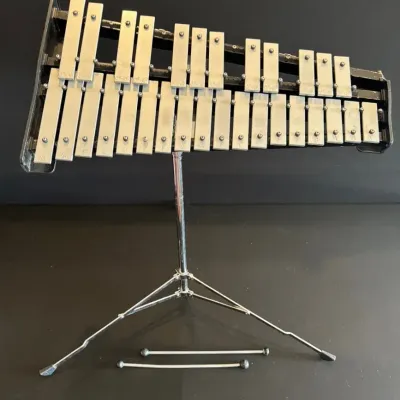 Percussion Plus 32-Note Student Bell Kit / Glockenspiel with Stand & Case