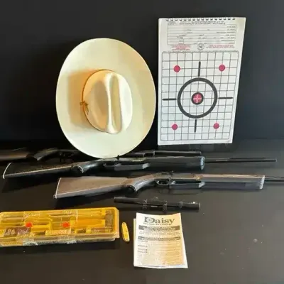 Vintage Target Lot: Daisy Pneumatic Multi-Pump Air Models, 4x15 Scope & Accessories