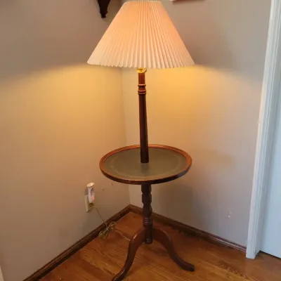 Traditional Wooden Floor Lamp With Built-In Round Accent Table | Pleated Shade