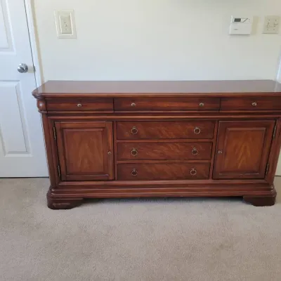 Traditional Wooden Sideboard Buffet Cabinet | Storage Drawers & Double-Door Cabinets