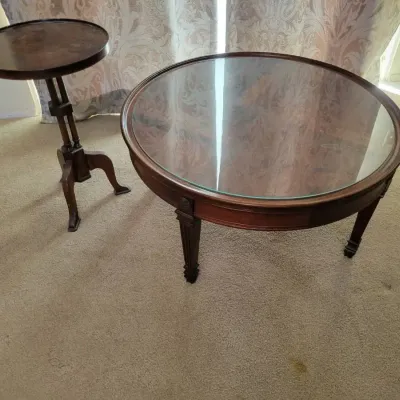 Traditional Oval Wood Coffee Table With Glass Top & Round Pedestal Accent Table | Set Of 2