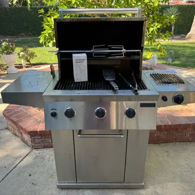 Frigidaire Gallery Series Natural Gas BBQ Grill | Stainless Steel With Rotisserie & Side Burner