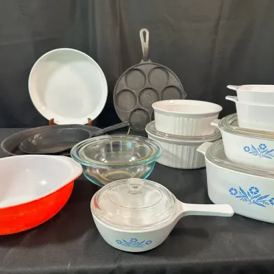 Vintage Pyrex, CorningWare & Cast Iron Cookware Collection | Blue Cornflower & More