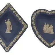 Pair of Wedgwood dark blue Jasperware trinket dishes in diamond and heart shapes, featuring classical relief motifs and grapevine borders.