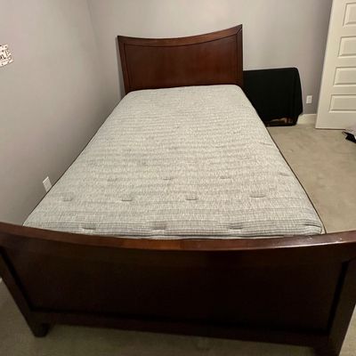 Sale Photo Thumbnail #50: Queen size bed