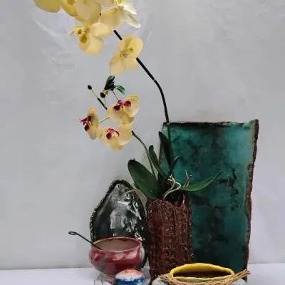 Artist Signed Vases, Bowls & Decor Vintage & Handcrafted Studio Pottery