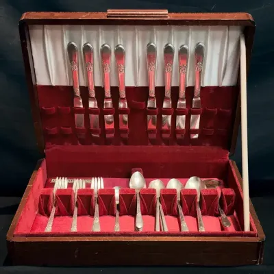 Vintage 1847 Rogers Bros. "First Love" Silverplate Flatware Set with Wooden Chest 