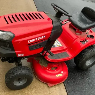 Craftsman Riding Lawn Mower, Red Lawn Tractor with Mower Deck