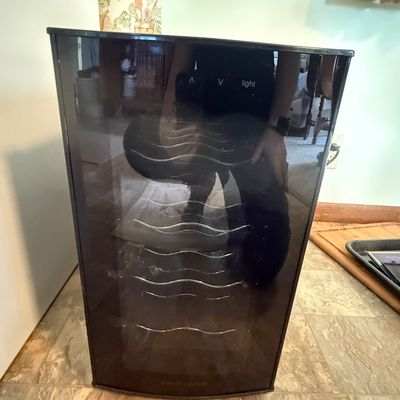 Sale Photo Thumbnail #63: Wine cooler