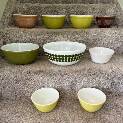 Sale Photo Thumbnail #64: Pyrex goodies