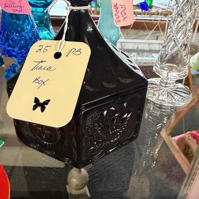 Vintage Tiara Exclusives black glass covered trinket box with embossed patriotic eagle motif and pointed lid.