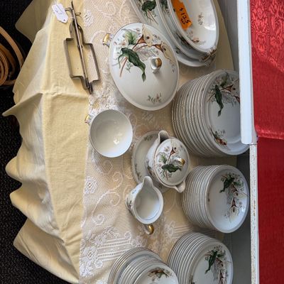 Vintage fine china dinnerware service featuring a Calla Lily motif with gold rim accents, including dinner plates, bowls, serving...