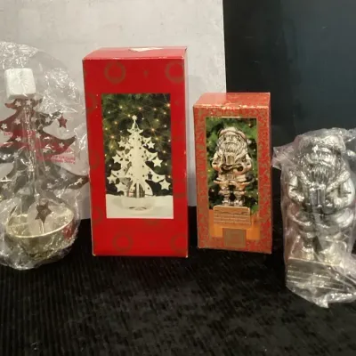 Silver Plate Christmas Tree Musical Plays Silent Night, Musical Silver Plate Plays Santa Claus Is