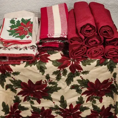 Holiday Tablecloth, Napkins & Towels