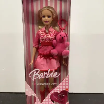 2006 I Love Valentine's Day Barbie Doll J9191 w/ Teddy Bear Keychain & Ring (Reserve $8)