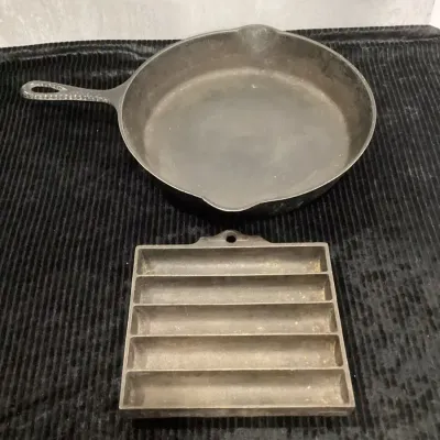 Cast Iron Bread Stick Pan & Dual Pour Spout Skillet — Kitchen Essentials Set