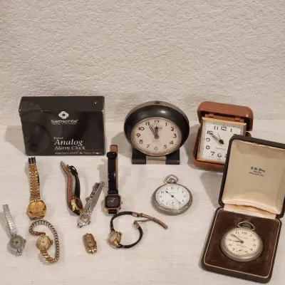 Lot Of Vintage Clocks & Watches 