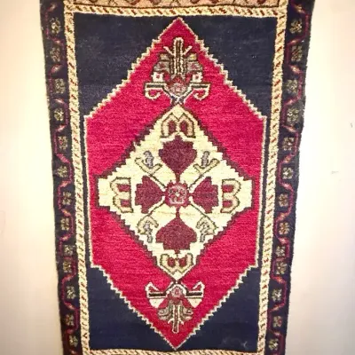 Vintage Hand-Knotted Wool Persian-Style Oriental Accent Rug – 44" x 21"