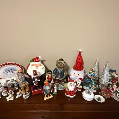 Large Mixed Christmas Décor Lot – Nutcrackers, Santas, Snowmen, Figurines, Serveware & Ornaments