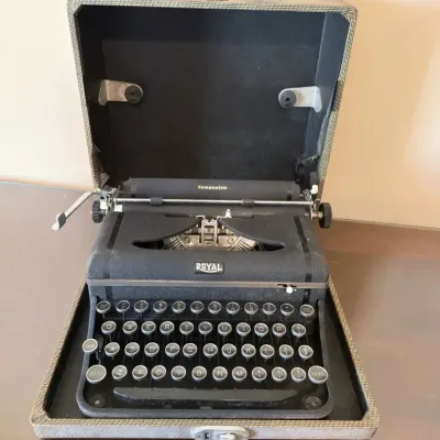 Vintage 1940s Royal Companion Portable Manual Typewriter with Carrying Case